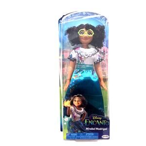 Disney Encanto Mirabel Madrigal Fashion Doll NIP